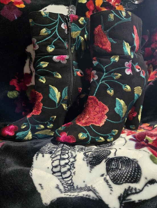 JustFab Shoes - Justfab Embroidered Floral Black Booties